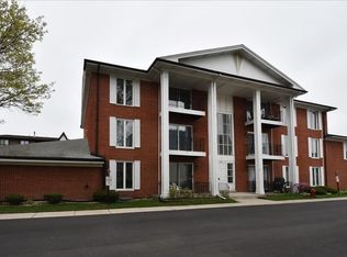 5721 Circle Dr APT 104, Oak Lawn, IL 60453