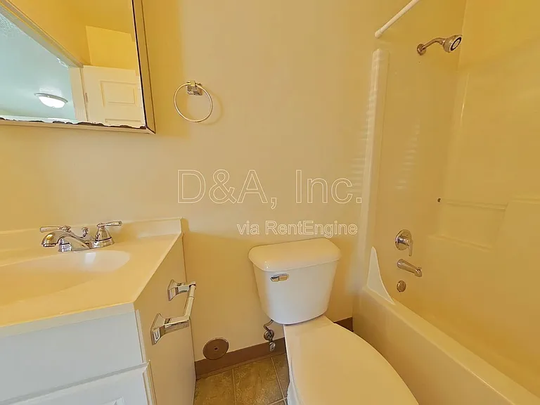 725 SW 13th St #5 — Photo 8