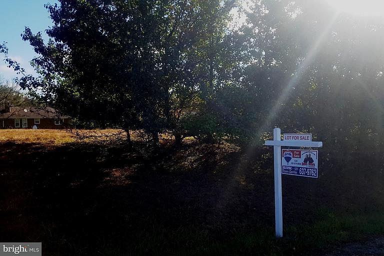 2nd image of 1405 Rosemary Ct