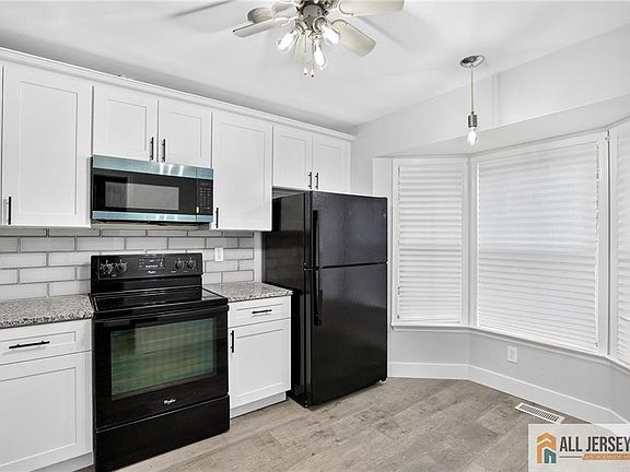 5th image of 4 James Madison Ct #B