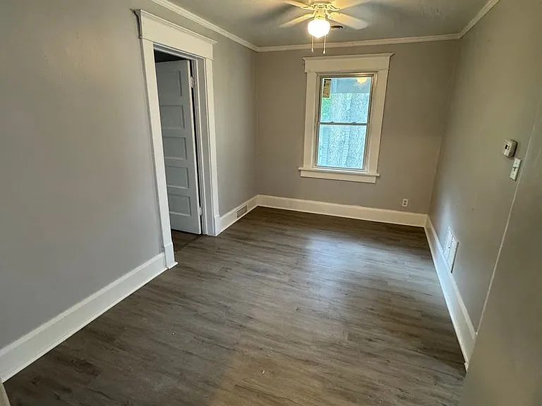 319 Albert Ave — Photo 4