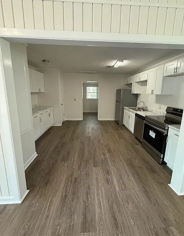 3 bed, $1,800 — Photo 4