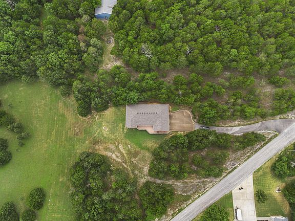 3rd image of 130 Huntington Drive