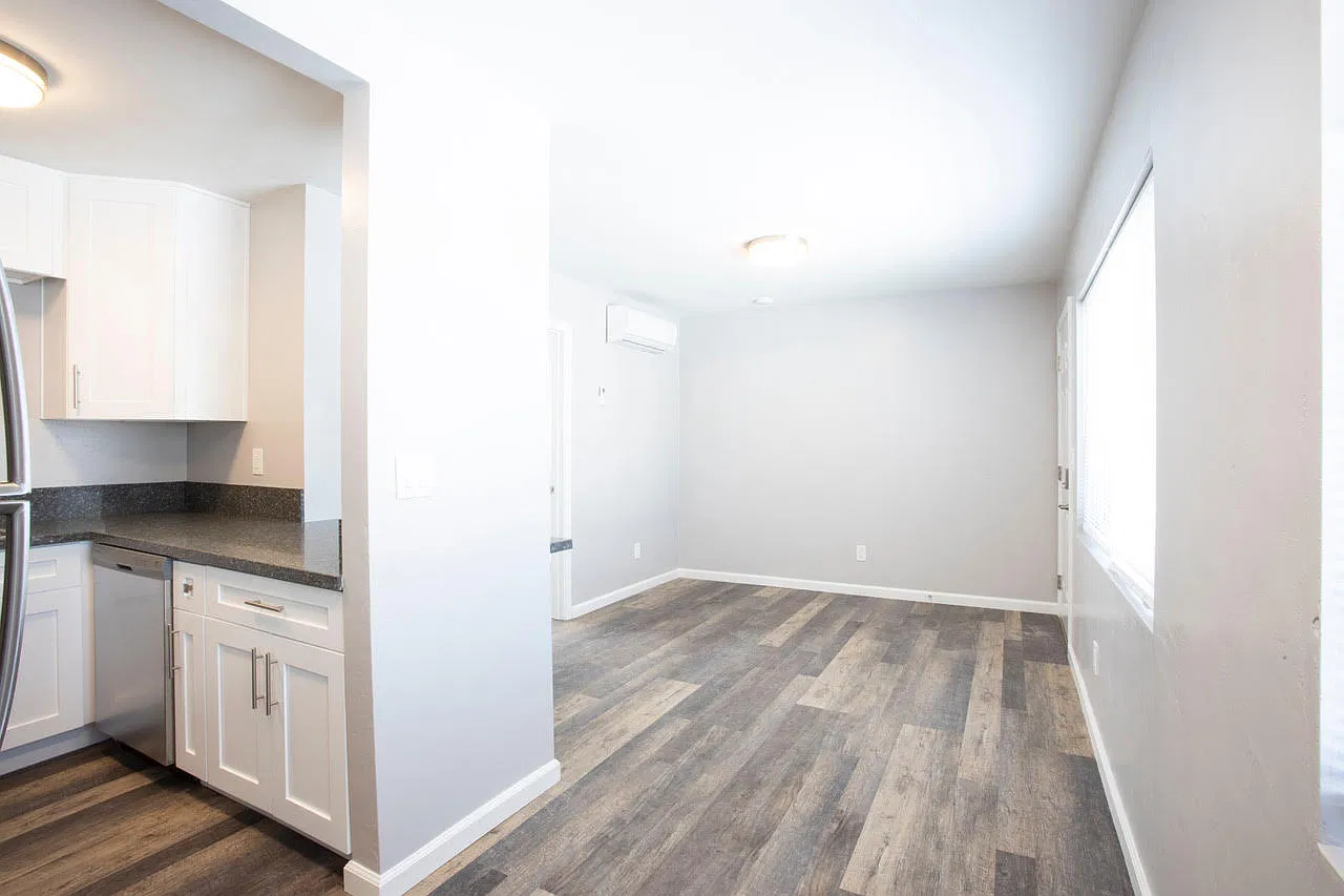 3853 Cherokee Ave — Photo 3