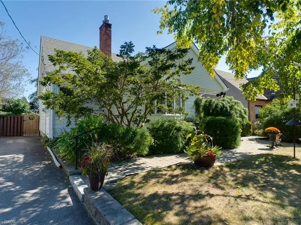 12 Don St, Hamilton, ON L9H 4N9