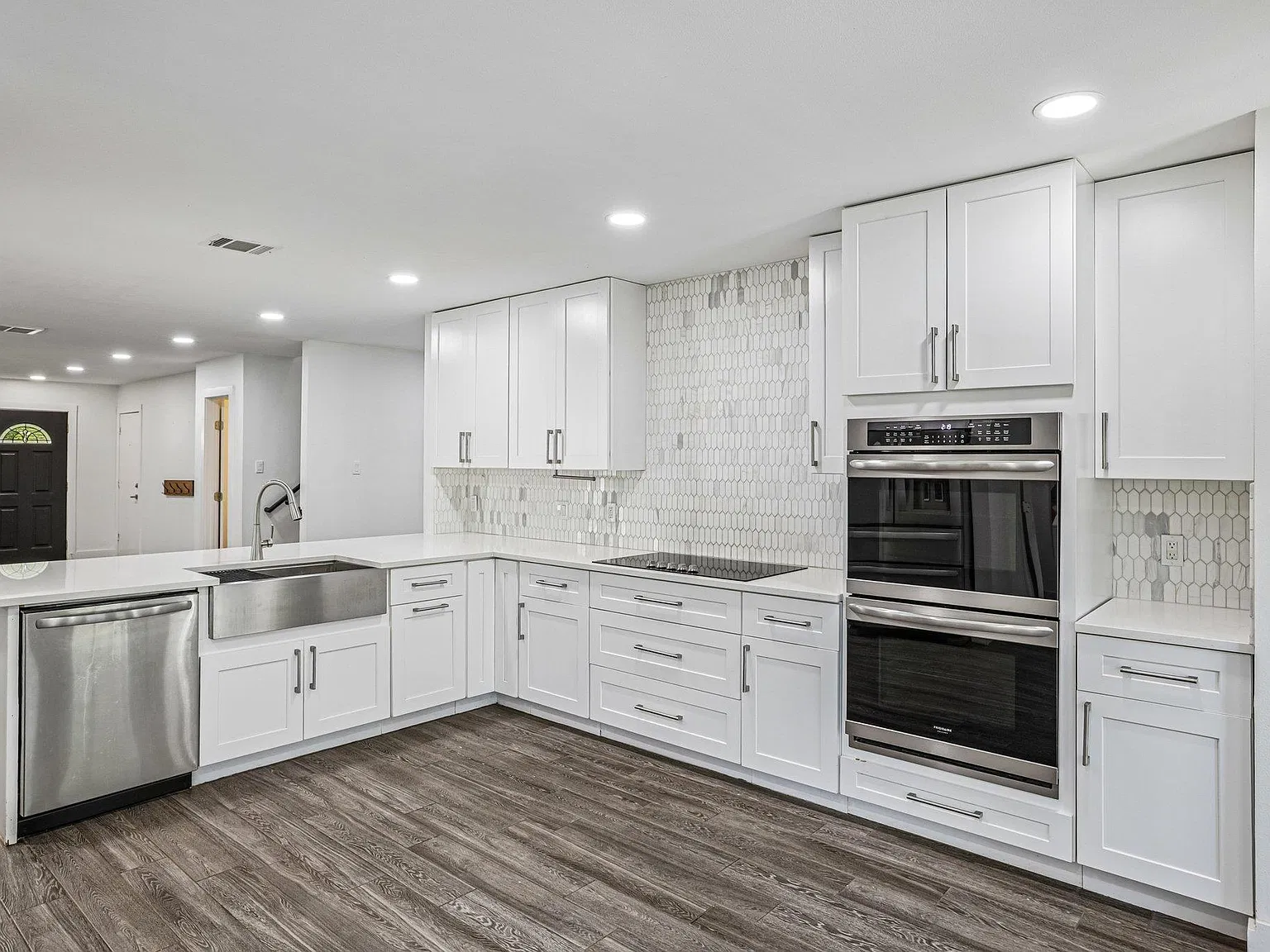 5 bed, 3.5 bath, 3646 sqft, $3,000 — Photo 2