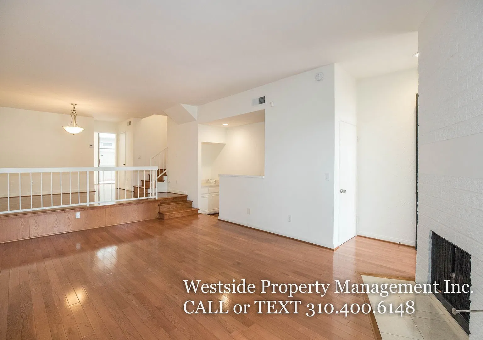Stunning Tri Level Townhouse - West LA Neighborhood — Photo 1