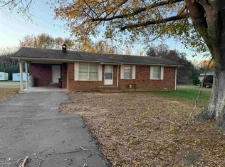 915 4th St NE, Red Bay, AL 35582