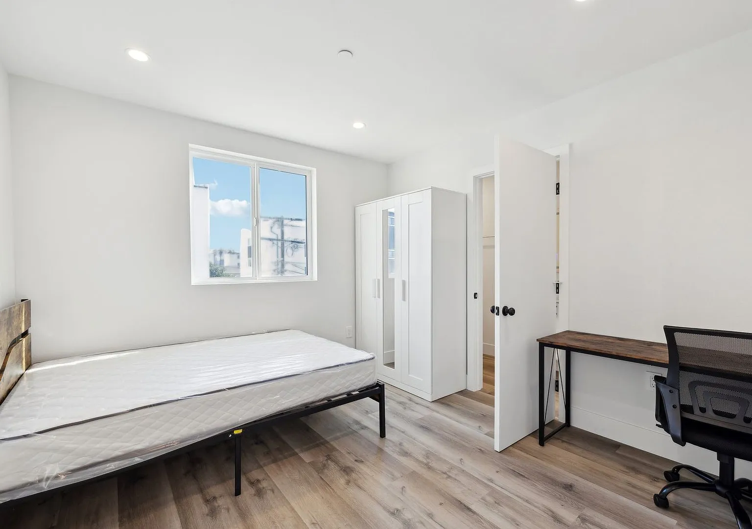 North Beverly 3507 S Budlong Ave — Photo 4