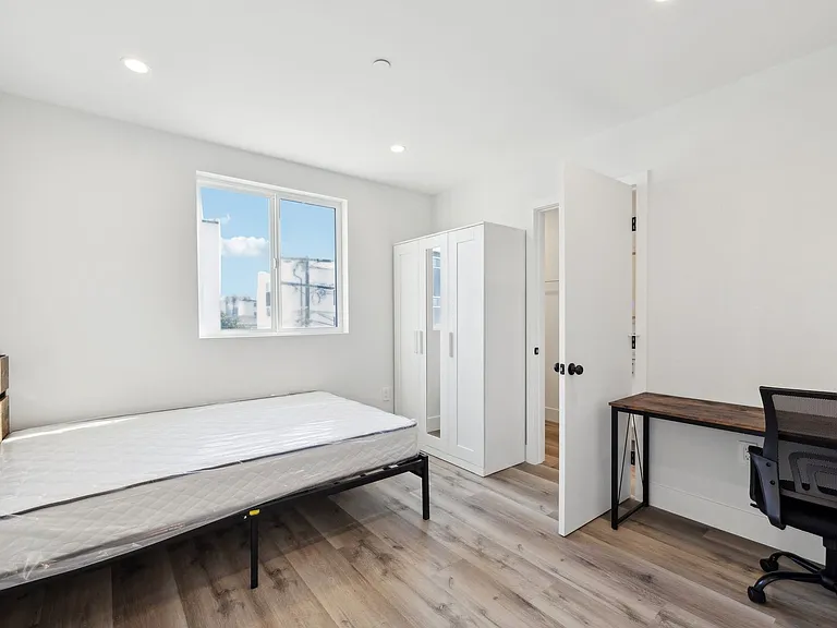 North Beverly 3507 S Budlong Ave — Photo 4