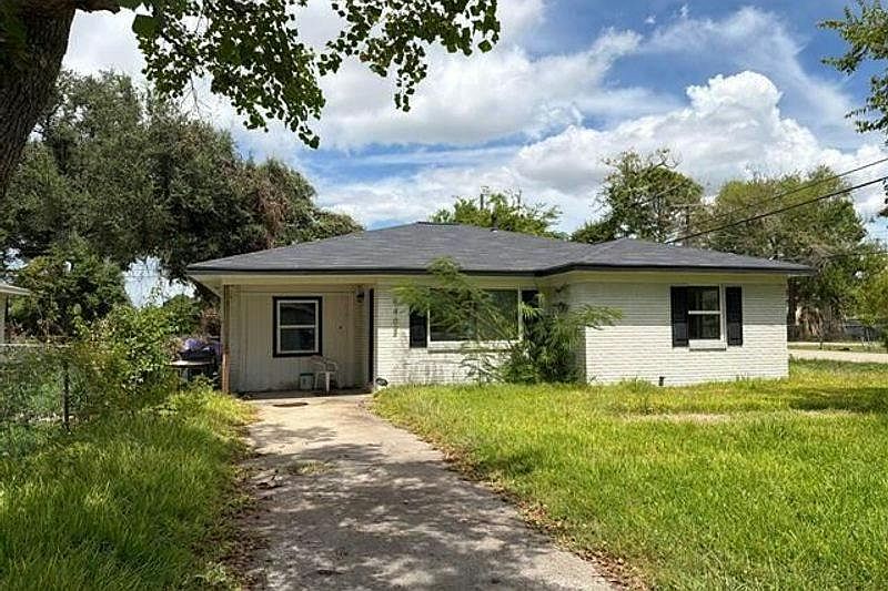 1st image of 6402 N Ridgecrest Dr