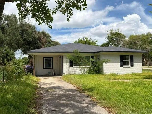 6402 N Ridgecrest Dr, Hitchcock, TX 77563