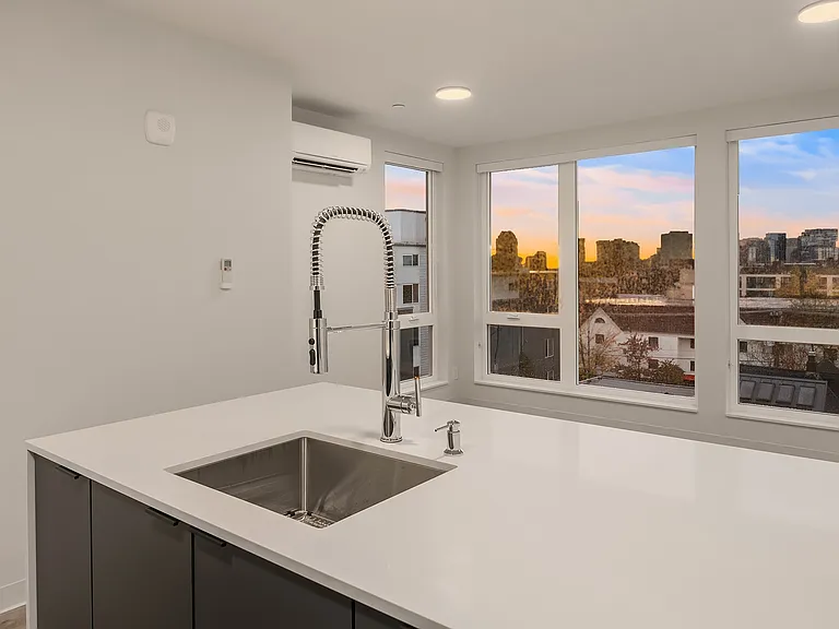 1821 13th Ave — Photo 11