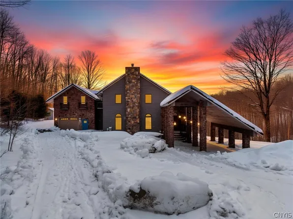 150 Valleygate Dr, Parish, NY 13131