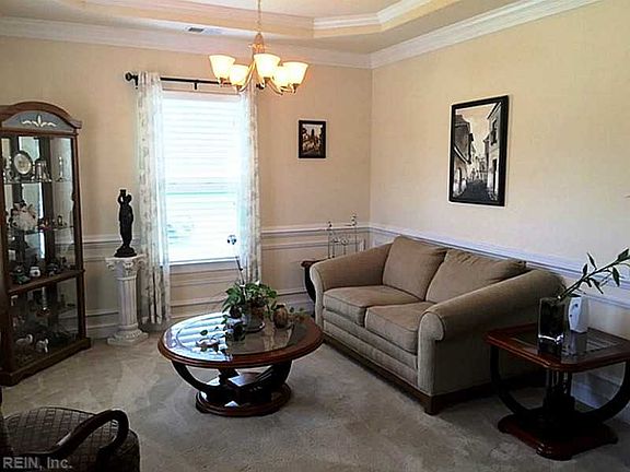 3rd image of 1488 Drumheller Dr
