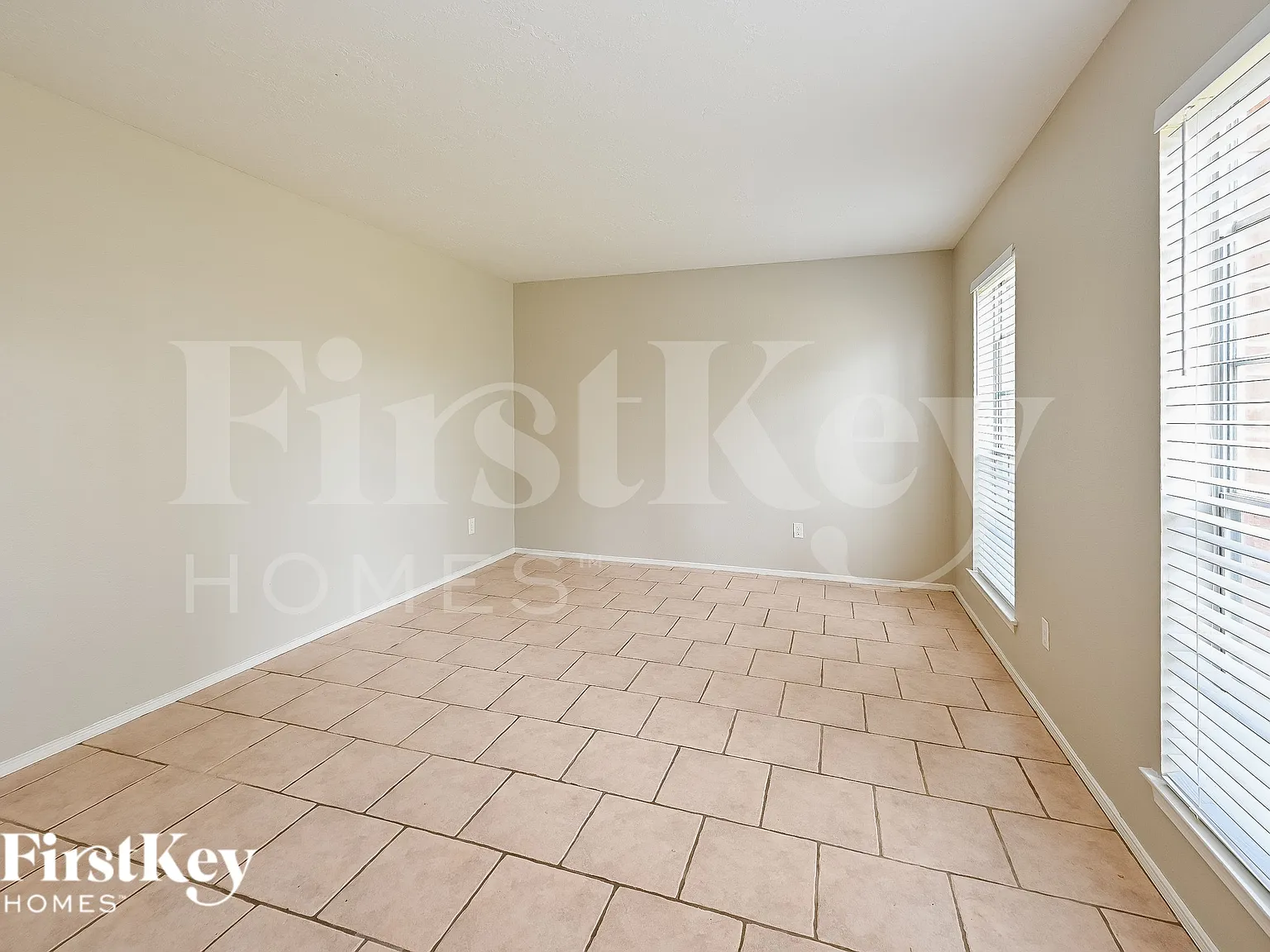 5 bed, 2.0 bath, 2420 sqft, $2,215 — Photo 2