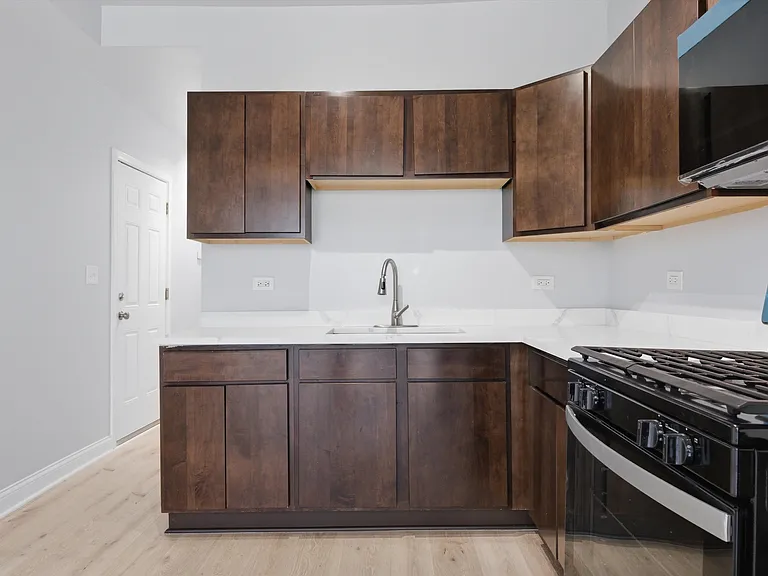 541 N Lawndale Ave — Photo 13