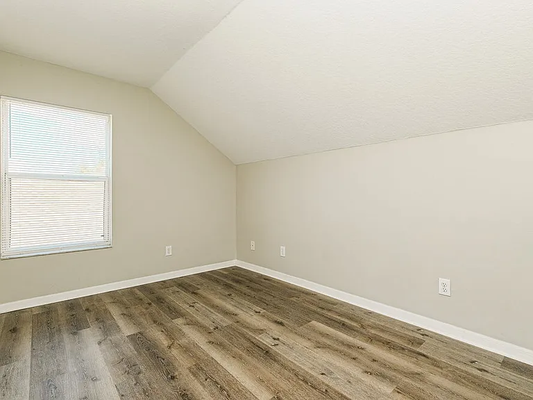 1818 Horsechestnut Ct — Photo 12