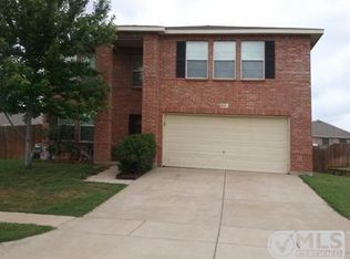 8414 Shining Waters Ln, Arlington, TX 76002