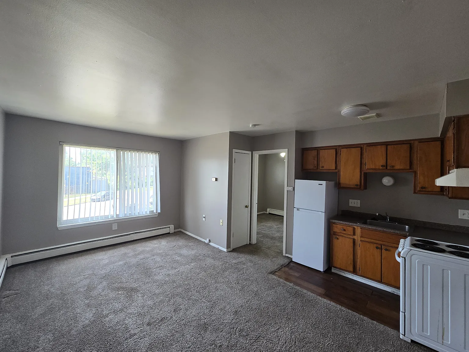 15811 Harper ** (21004503-10) - Apt. # 07 — Photo 2