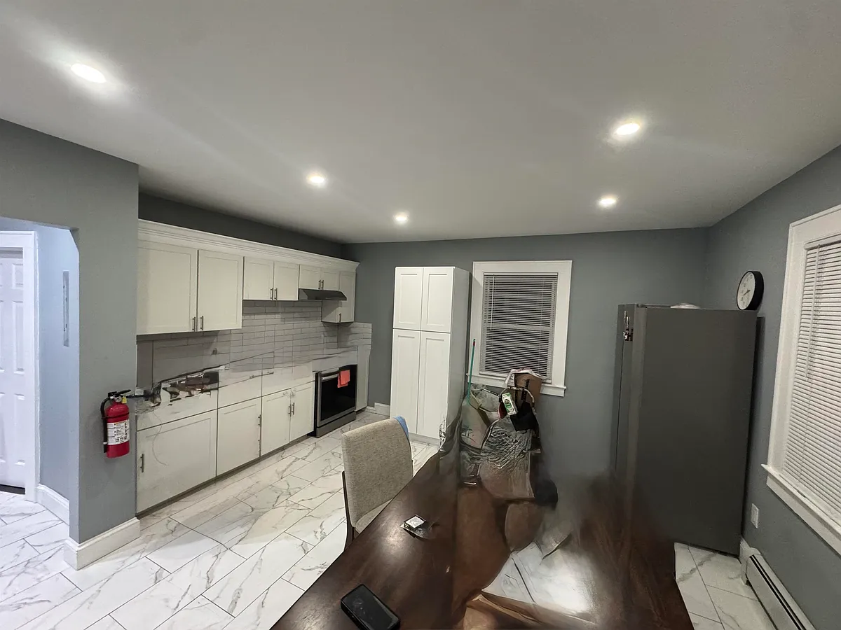 Building Photo - 225 E 19th St #2