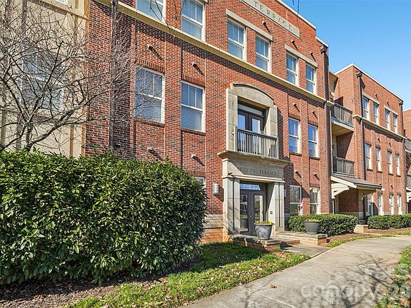 2nd image of 2952 Selwyn Ave #203