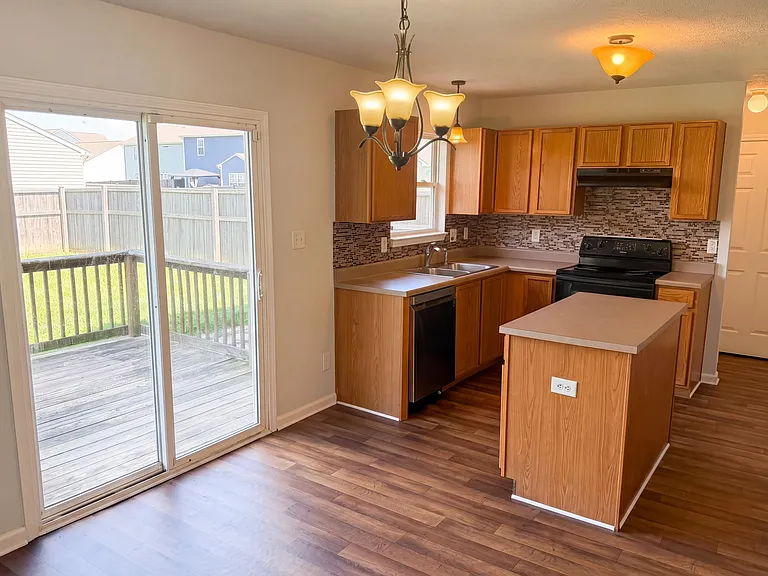 10710 Sedgegrass Dr — Photo 9
