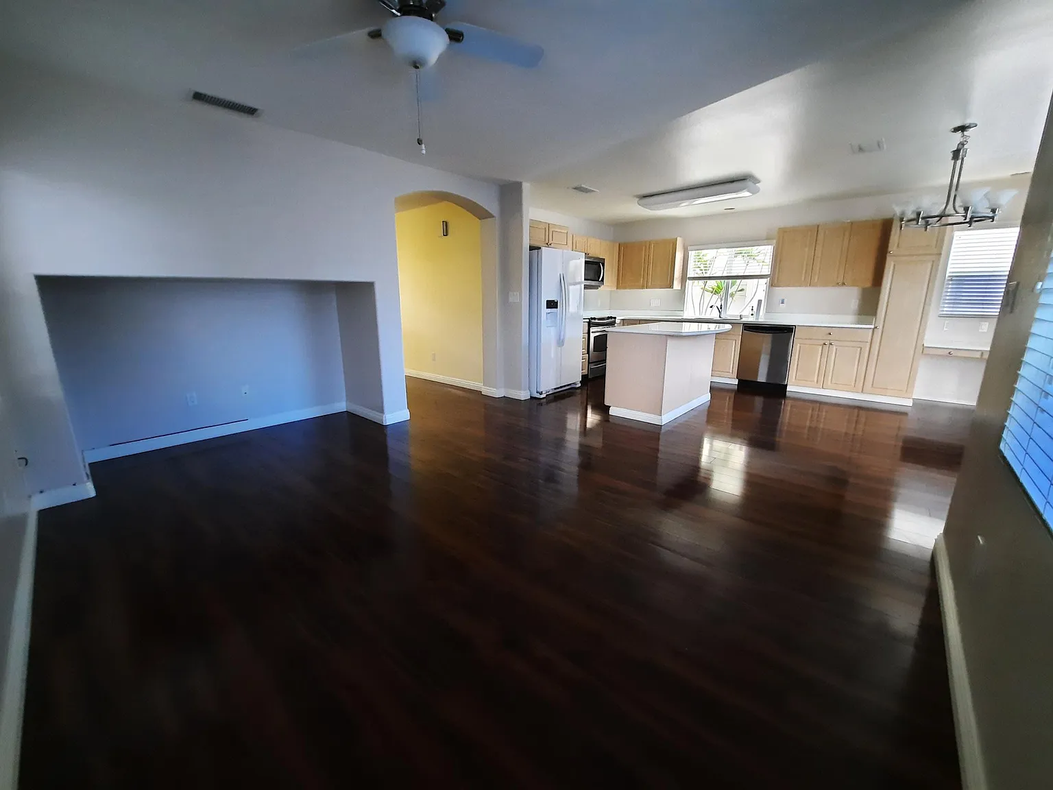 4 bed, 1719 sqft, $4,100 — Photo 4