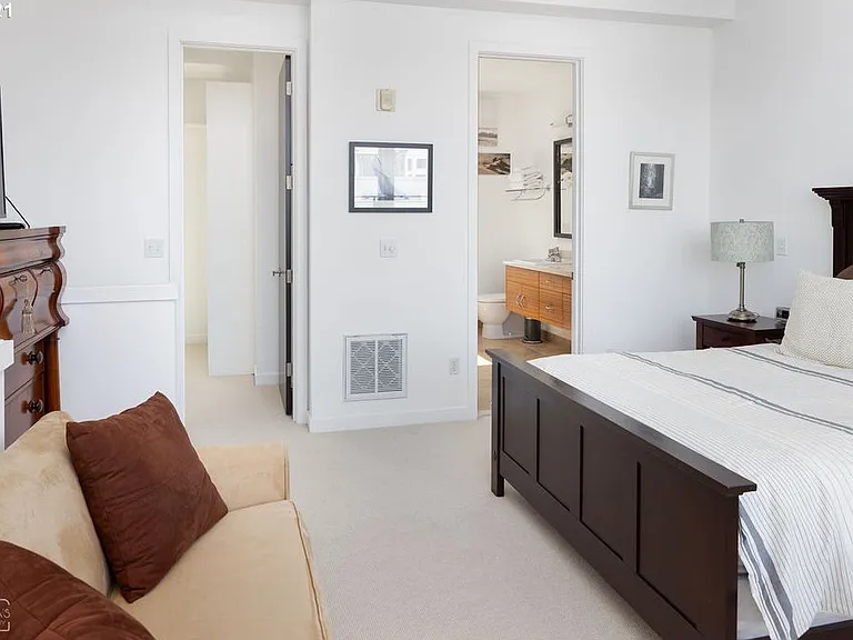 1690 NW Riverscape St — Photo 14