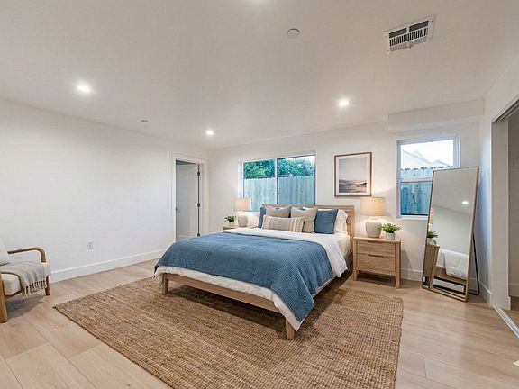 5th image of 1656 S Hayworth Ave #1658