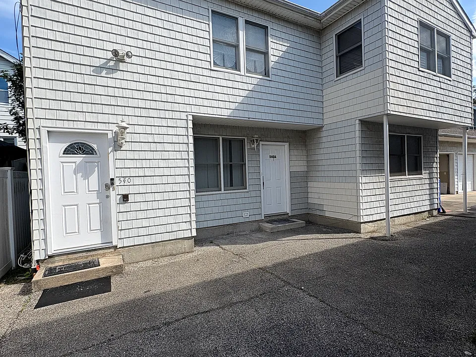 542 Lincoln St #2