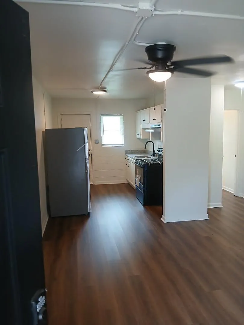 3413 Terminal Ct - 3413 Terminal Ct Unit 1 — Photo 3