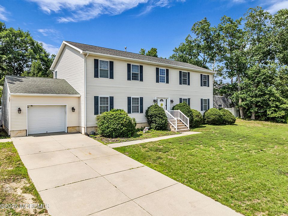 1st image of 916 Buccaneer Lane