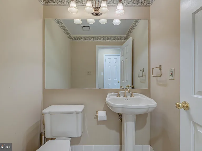 42 Ellsworth Dr — Photo 21