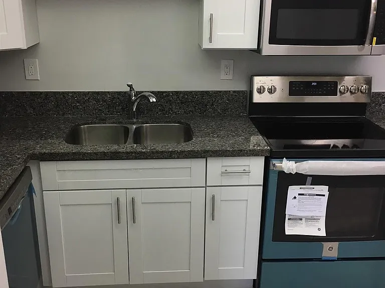 800 Parkview Dr #411 — Photo 12