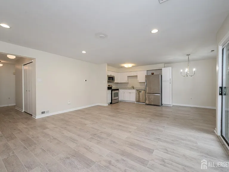 17 Chelmsford Ct — Photo 6