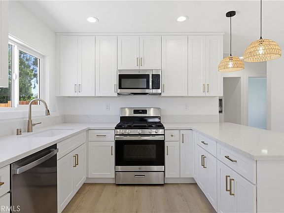 4th image of 3192 Pontiac Ave