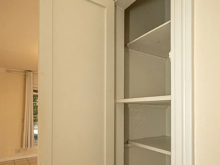 812 N June St — Photo 35