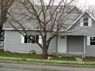 408 W Springfield Rd, Lovington, IL 61937