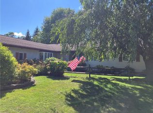 365 Hartsville Ln, Webster, NY 14580