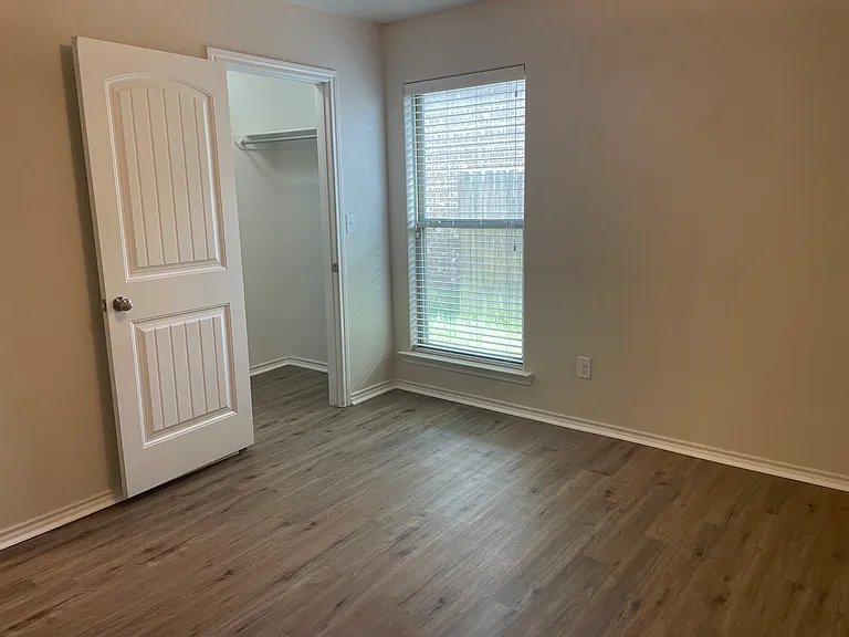 10113 Viola Ave — Photo 7