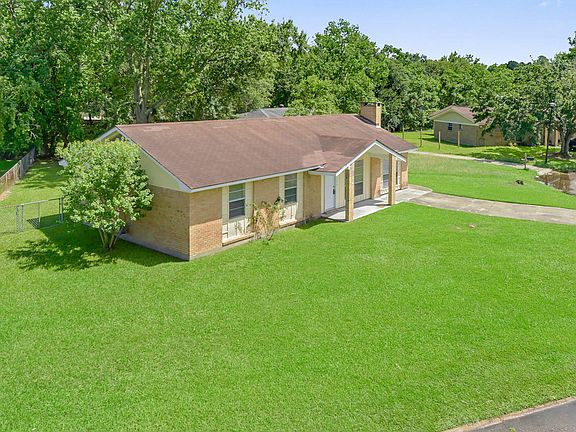 3rd image of 4907 Cambridge Dr