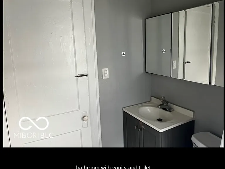 328 W 40th St — Photo 34