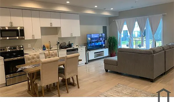 2512 Elvans Rd SE #1 — Photo 2