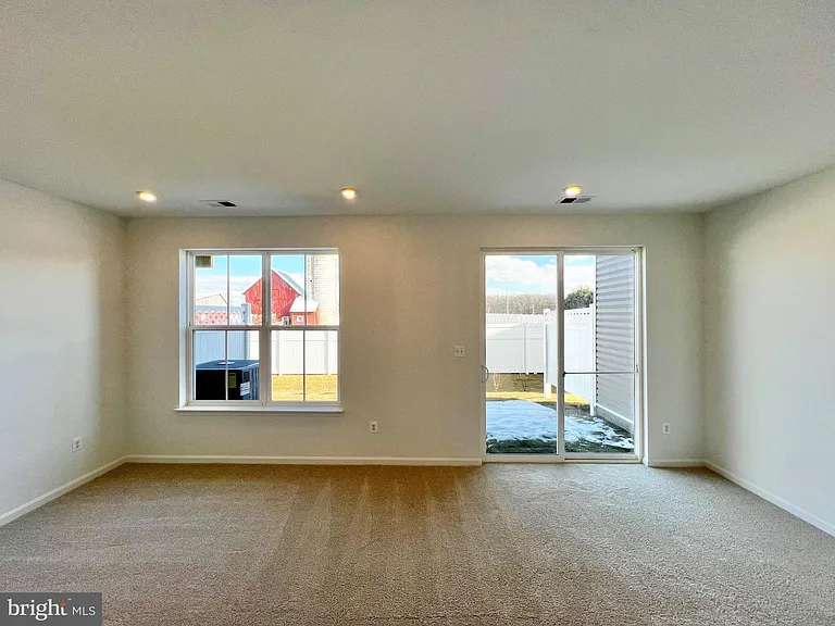 357 Andrew Ct — Photo 3