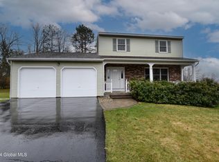 3 Jerold Dr, East Greenbush, NY 12061