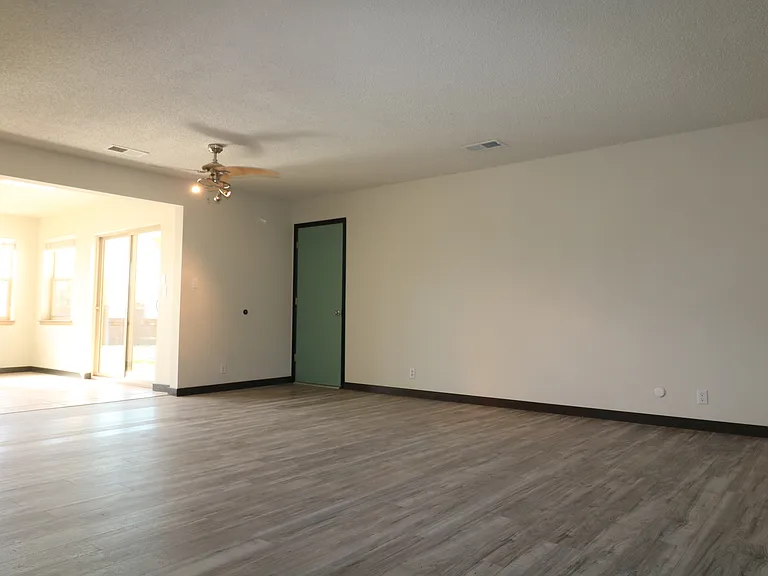 508 Las Marias Dr SE — Photo 10