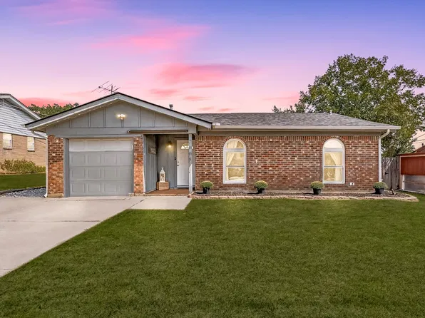 7008 Smithfield Rd, North Richland Hills, TX 76182