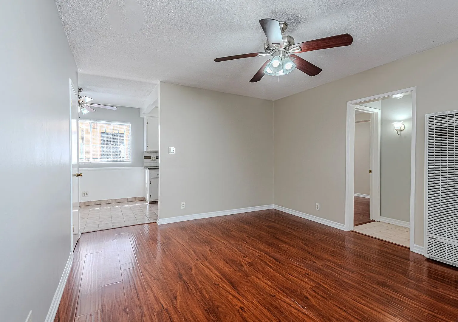 10219 Woodworth Ave — Photo 3