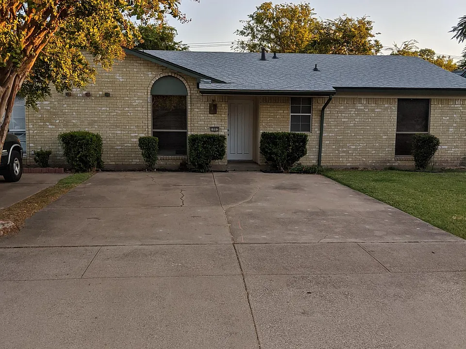 1003 Plover Ln